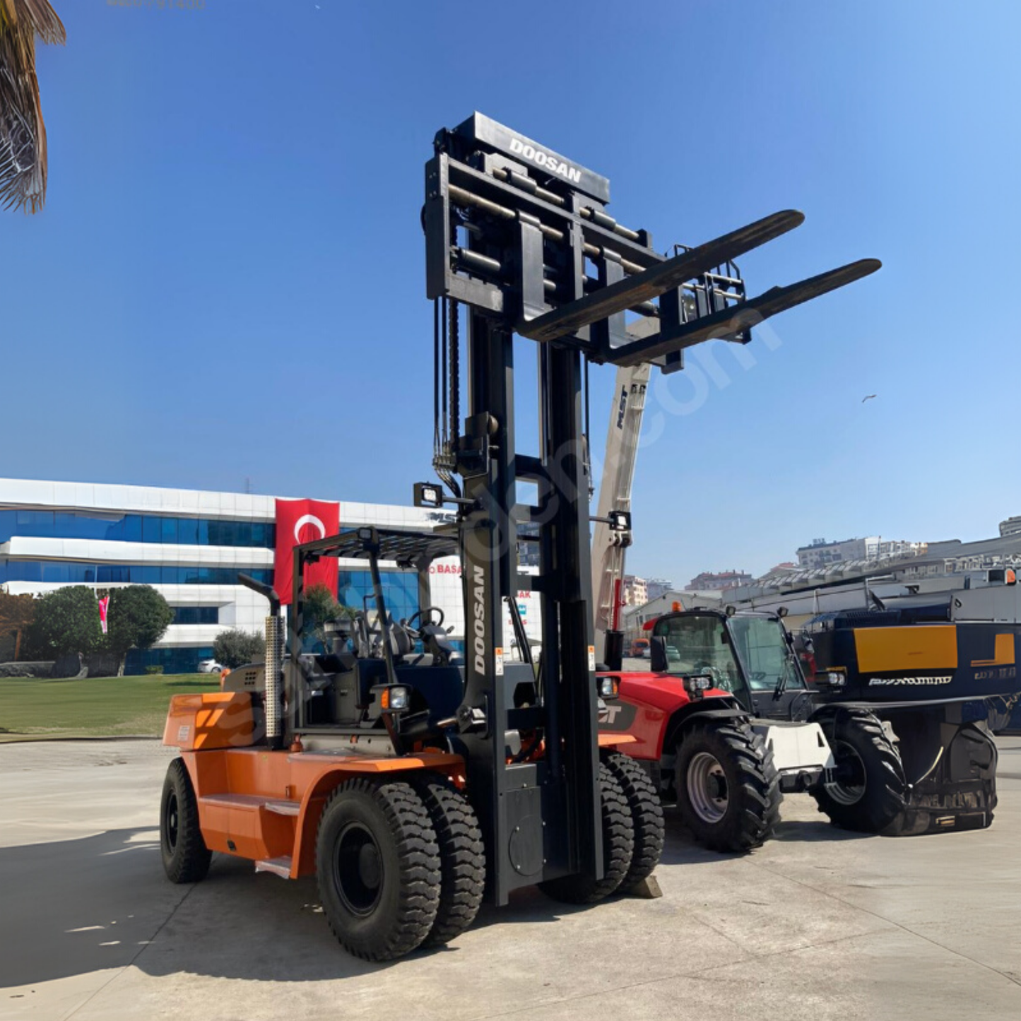 Doosan gaffeltruck för uthyrning, 16 ton – Modell 2023