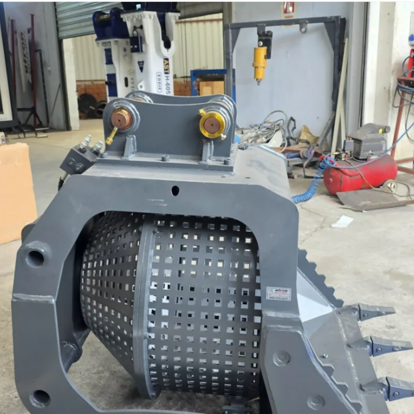 Rotary Screening Bucket (Drum Type) – Stone Separation Attachment